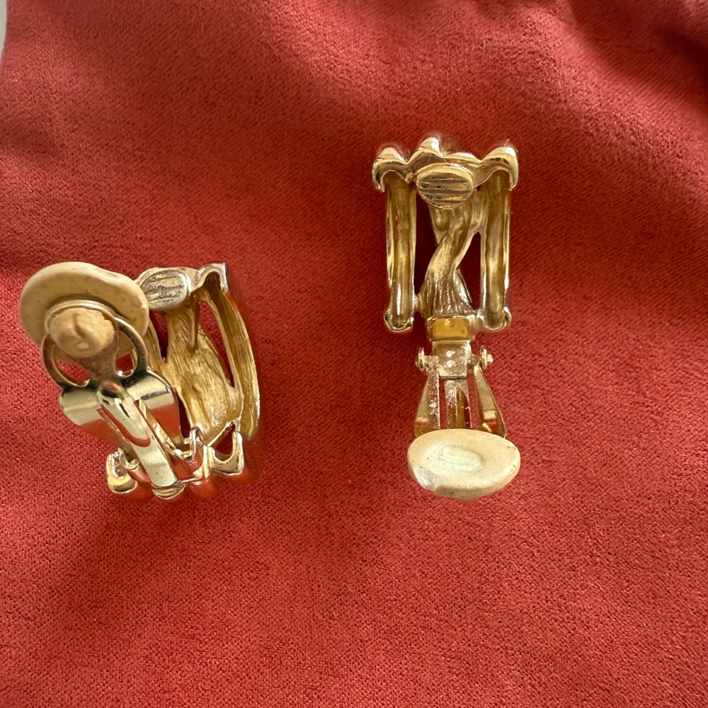 Givenchy clip on gold earrings - Picture 5 of 8